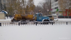 Более 1 100 кубометров снега вывезено на снежную свалку за выходные дни фото